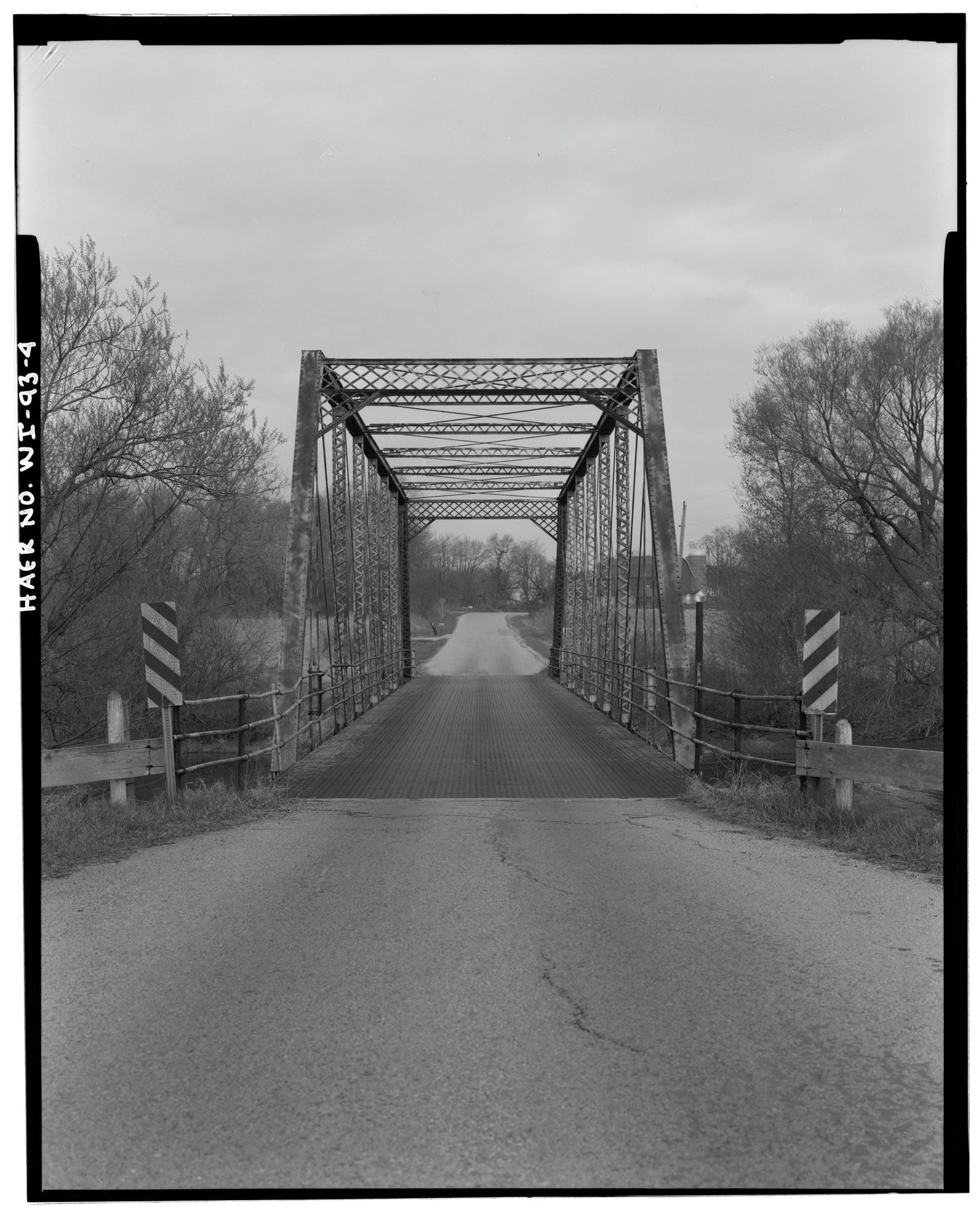 Looking west, Ninabuck Road Bridge